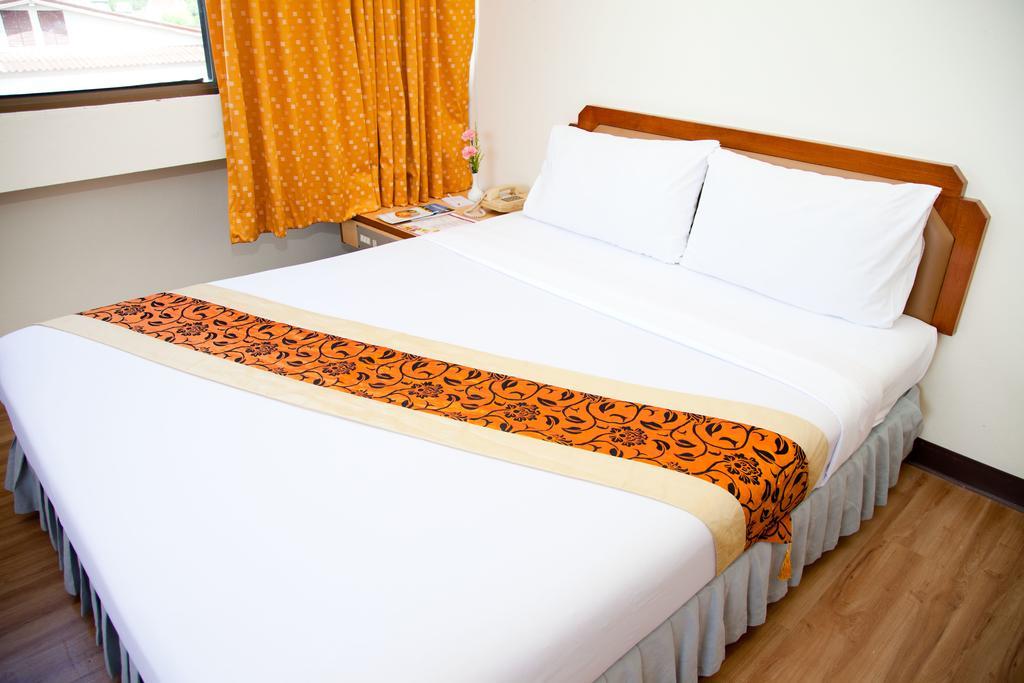 Thumrin Hotel Транг Номер фото