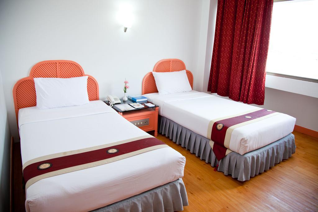 Thumrin Hotel Транг Номер фото