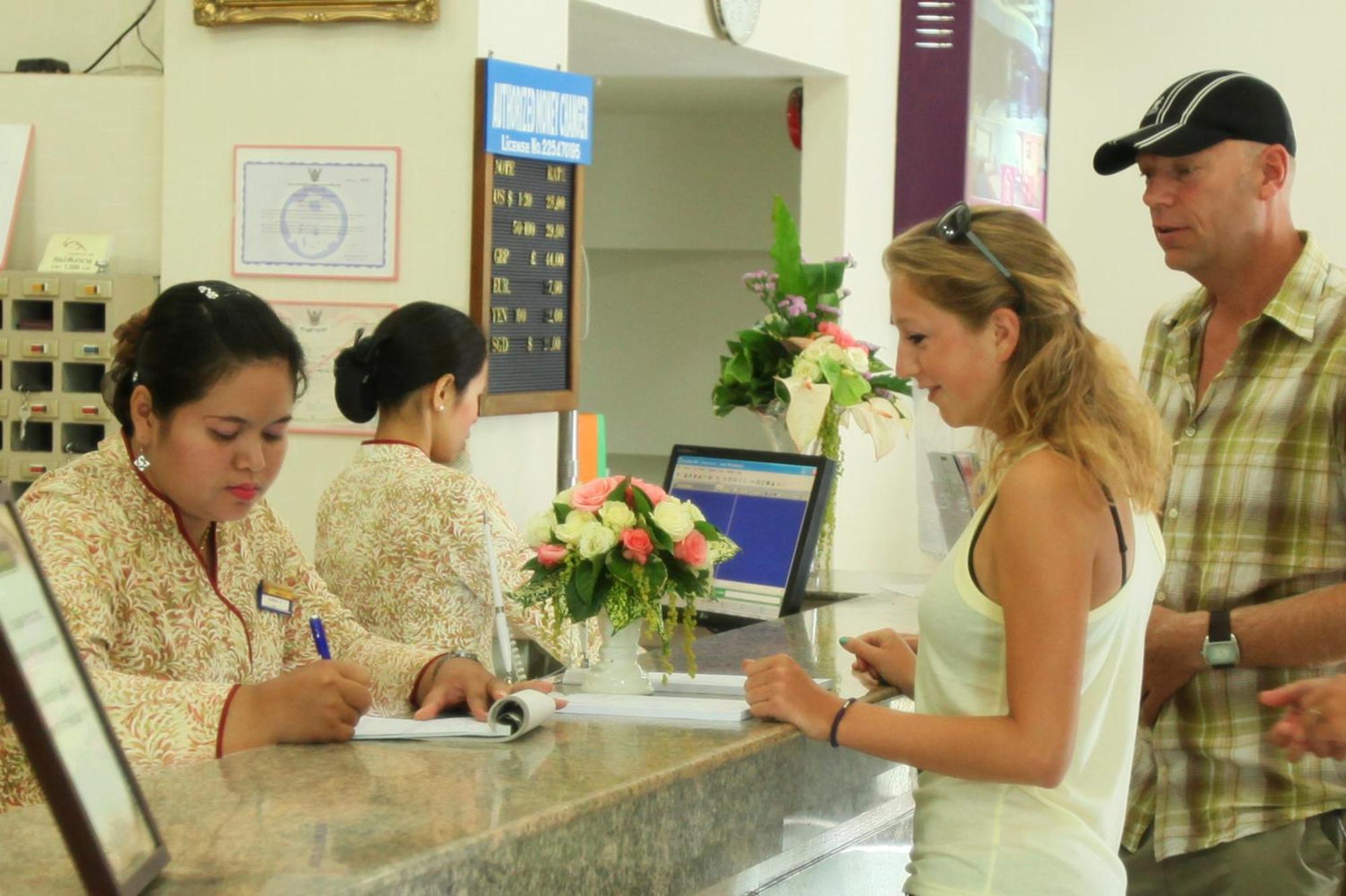 Thumrin Hotel Транг Экстерьер фото