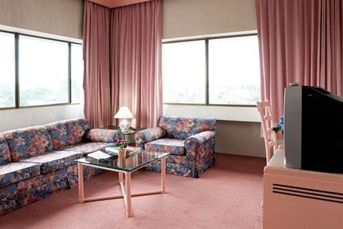 Thumrin Hotel Транг Экстерьер фото