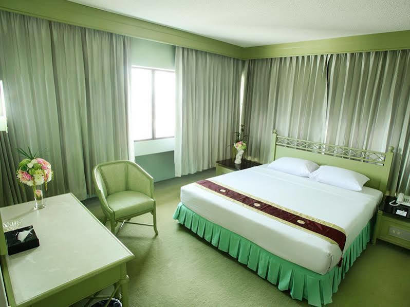 Thumrin Hotel Транг Экстерьер фото